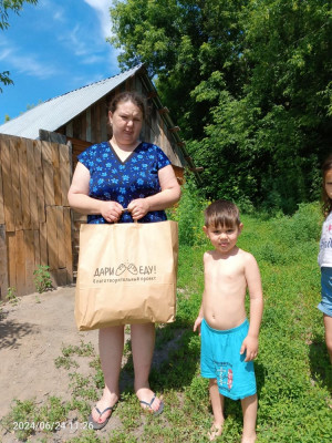 Провели раздачу продуктов подопечным