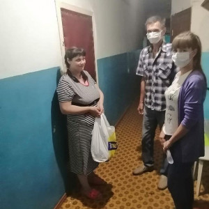 Провели выдачу продуктовых наборов подопечным центра социального обслуживания г. Бийска